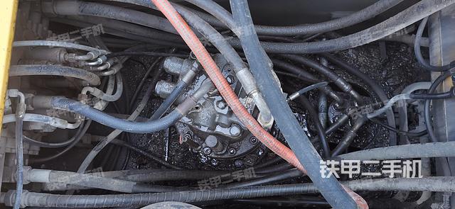 回轉(zhuǎn)馬達(dá)和主控閥（整機(jī)外觀）