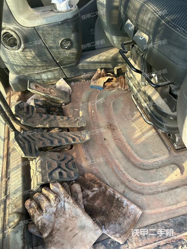 座椅右側(cè)控制臺/鑰匙門/油門/含右手柄（駕駛室部分）