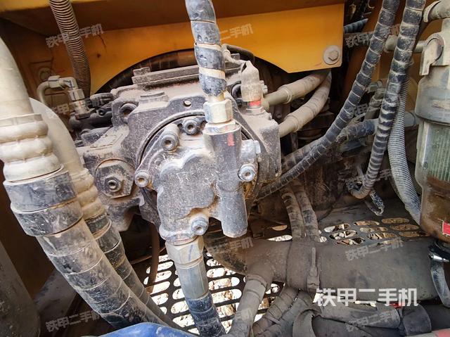 液壓泵艙室正面整體(整機外觀) 液壓泵艙室正面整體(整機外觀)