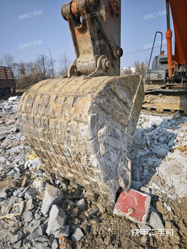 小臂整體左后(工作和回轉(zhuǎn)裝置) 小臂整體左后(工作和回轉(zhuǎn)裝置)