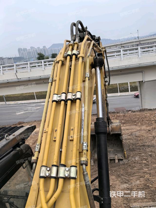 大臂背部俯視（工作和回轉(zhuǎn)裝置）