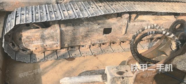單側(cè)履帶整體(整機(jī)外觀) 單側(cè)履帶整體(整機(jī)外觀)
