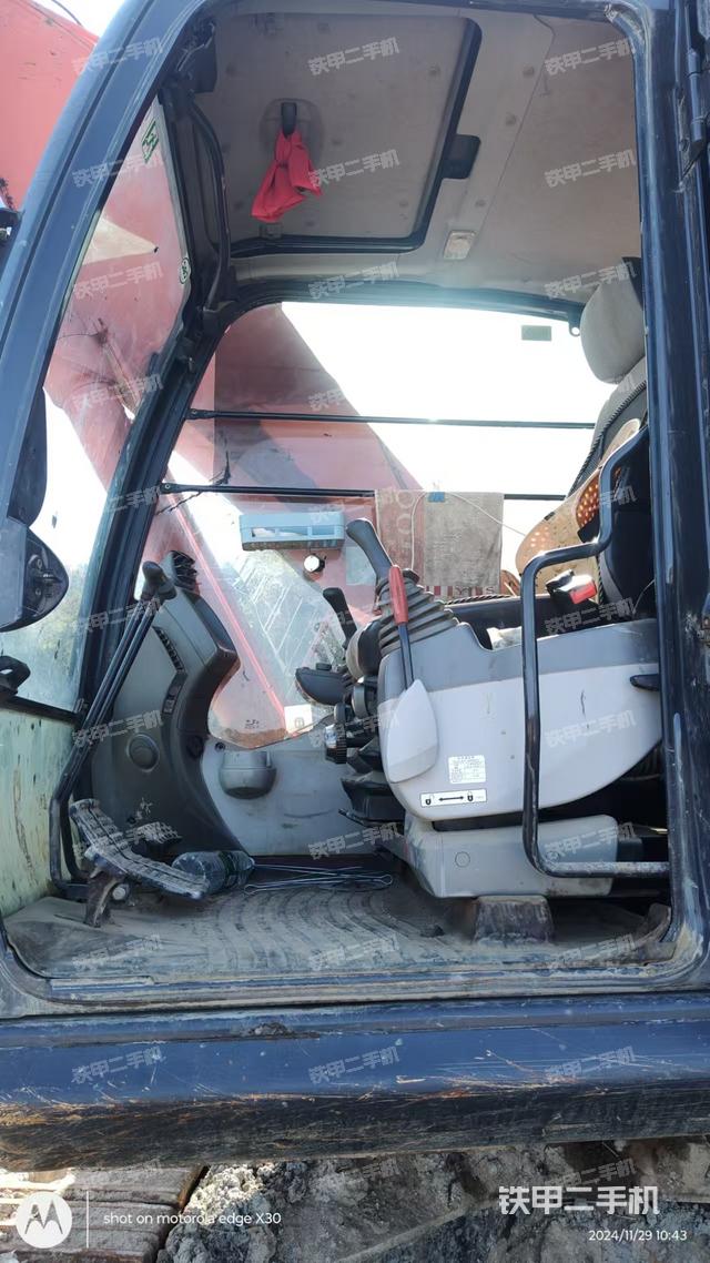 駕駛室整體（整機外觀）