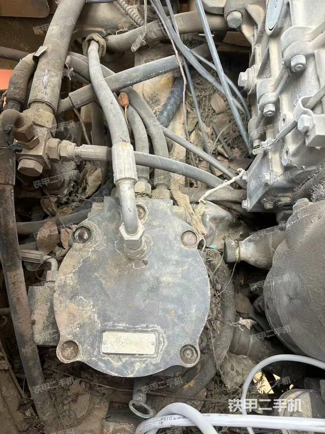 液壓泵艙室正面整體（整機(jī)外觀）