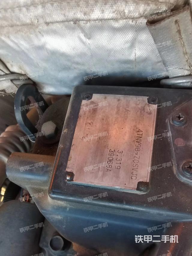 回轉(zhuǎn)馬達(dá)和主控閥（整機(jī)外觀）