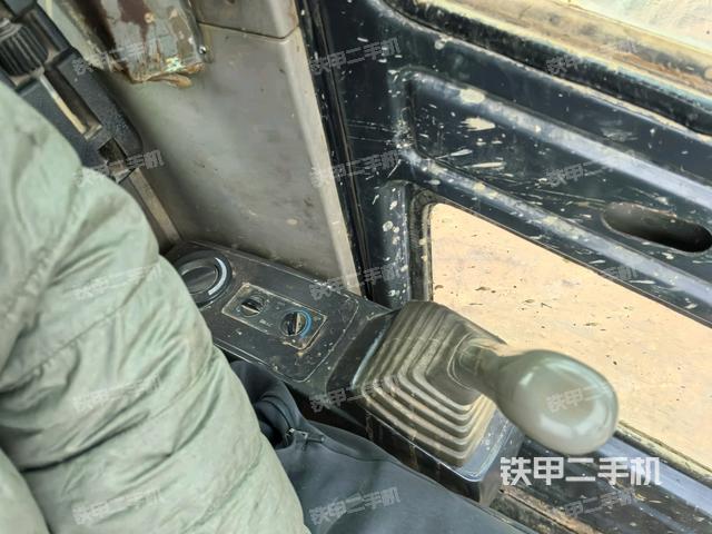 座椅左側(cè)控制臺(tái)/音響/含左手柄（駕駛室部分）