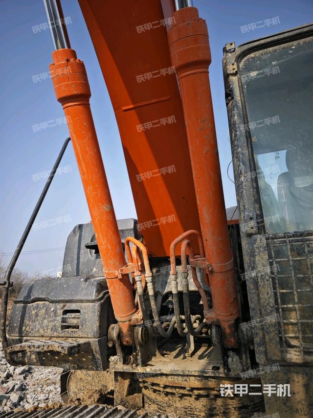 大臂油缸整體?豎拍(工作和回轉(zhuǎn)裝置) 大臂油缸整體?豎拍(工作和回轉(zhuǎn)裝置)