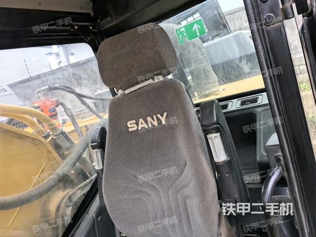 座椅右側(cè)控制臺(tái)/鑰匙門/油門/含右手柄（駕駛室部分）