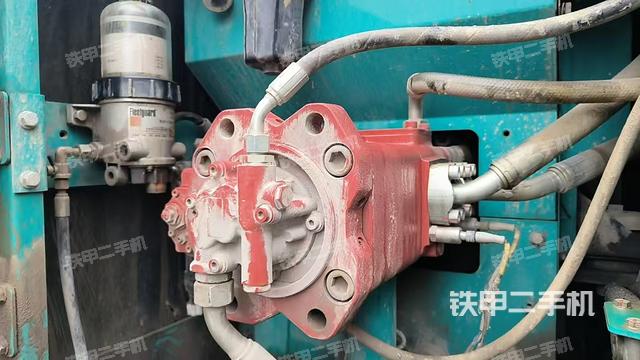 液壓泵艙室正面整體(整機(jī)外觀) 液壓泵艙室正面整體(整機(jī)外觀)
