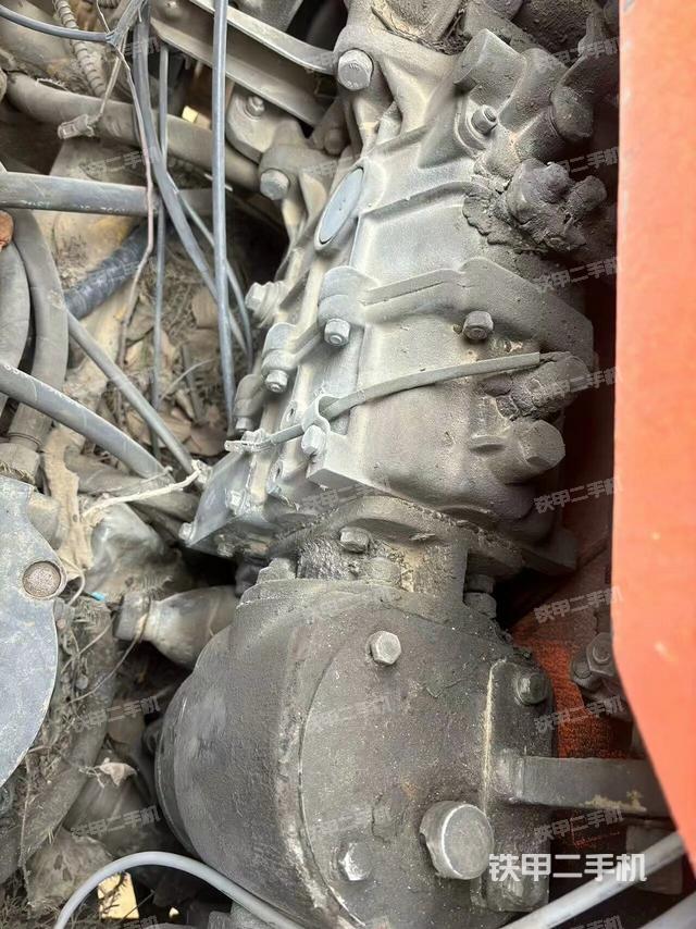 回轉(zhuǎn)馬達(dá)和主控閥（整機(jī)外觀）