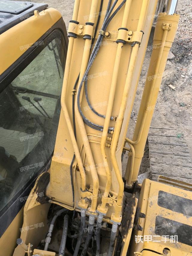 大臂背部俯視（工作和回轉(zhuǎn)裝置）