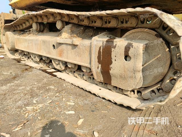 單側(cè)履帶整體(整機(jī)外觀) 單側(cè)履帶整體(整機(jī)外觀)