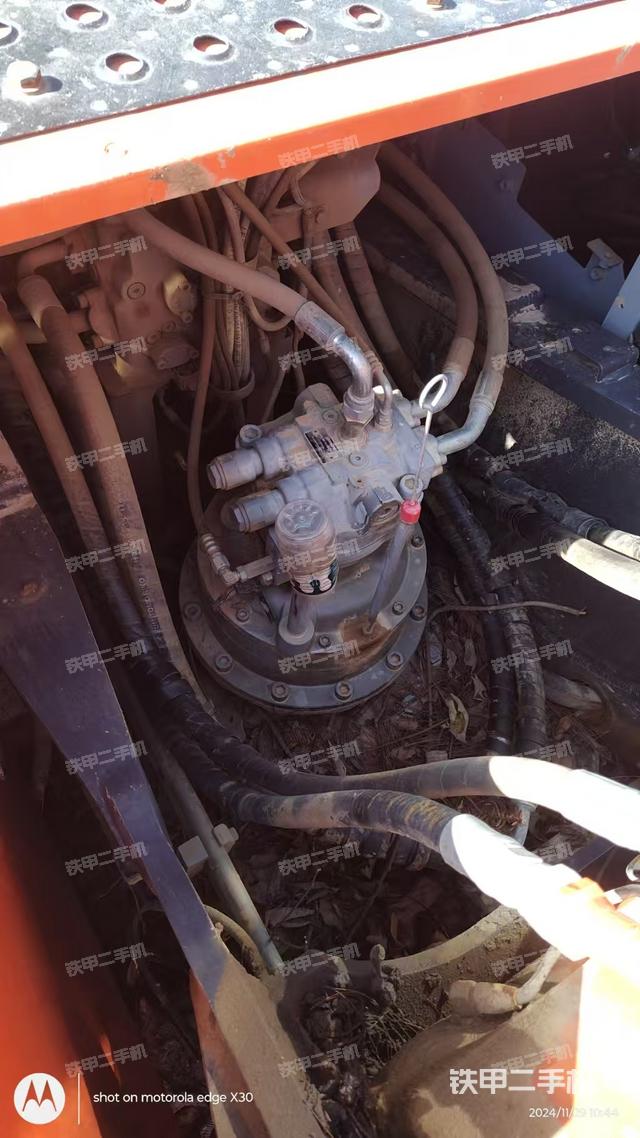 回轉(zhuǎn)馬達和主控閥（整機外觀）