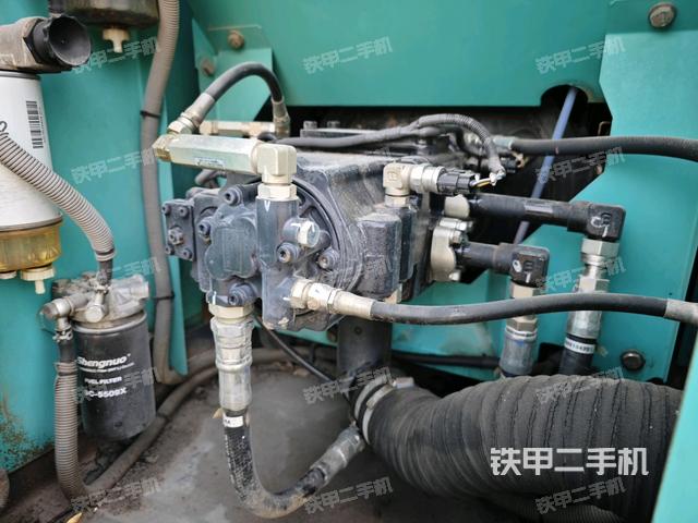 散熱器正面(大件艙室) 散熱器正面(大件艙室)