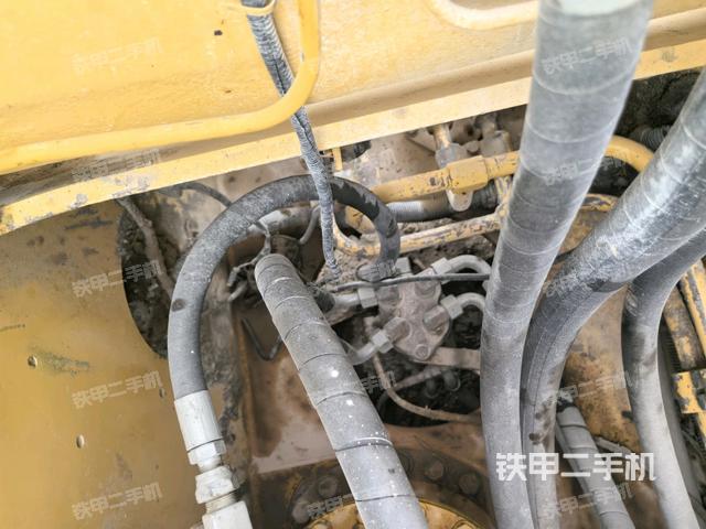 中央回轉(zhuǎn)接頭特寫(xiě)（上車部件）