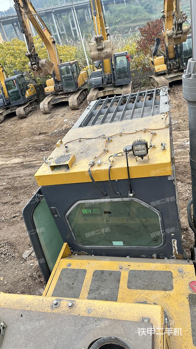 驾驶室顶部（整机外观）