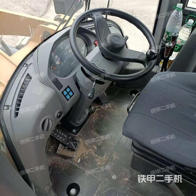 駕駛室工作臺(整機外觀及大件) 駕駛室工作臺(整機外觀及大件)