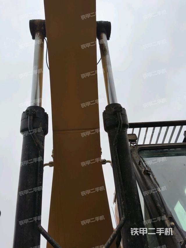 大臂油缸整體?豎拍（工作和回轉(zhuǎn)裝置）