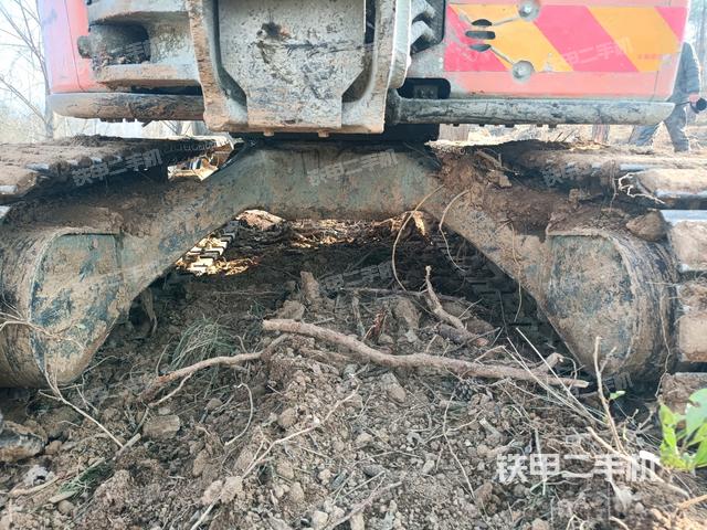 轉(zhuǎn)盤和下車架正前(工作和回轉(zhuǎn)裝置) 轉(zhuǎn)盤和下車架正前(工作和回轉(zhuǎn)裝置)