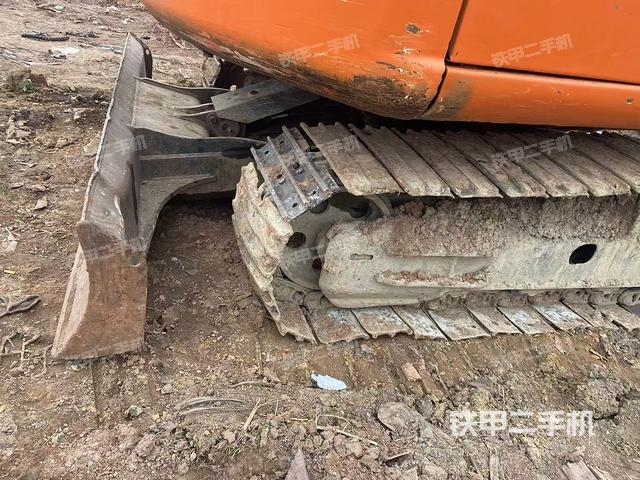 轉(zhuǎn)盤(pán)和下車架正前(工作和回轉(zhuǎn)裝置) 轉(zhuǎn)盤(pán)和下車架正前(工作和回轉(zhuǎn)裝置)