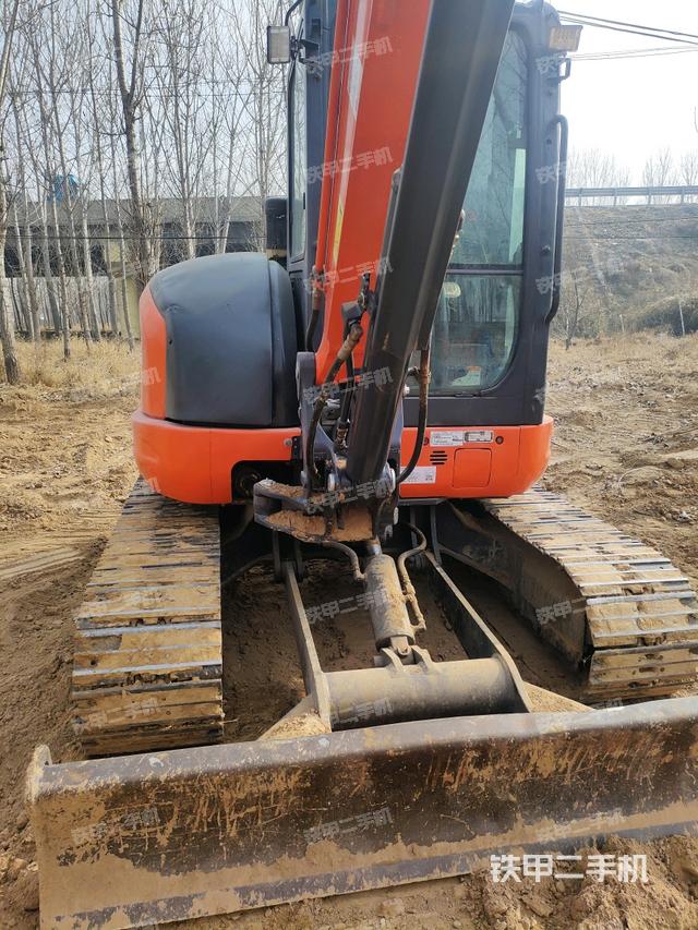 轉(zhuǎn)盤和下車架正前（工作和回轉(zhuǎn)裝置）