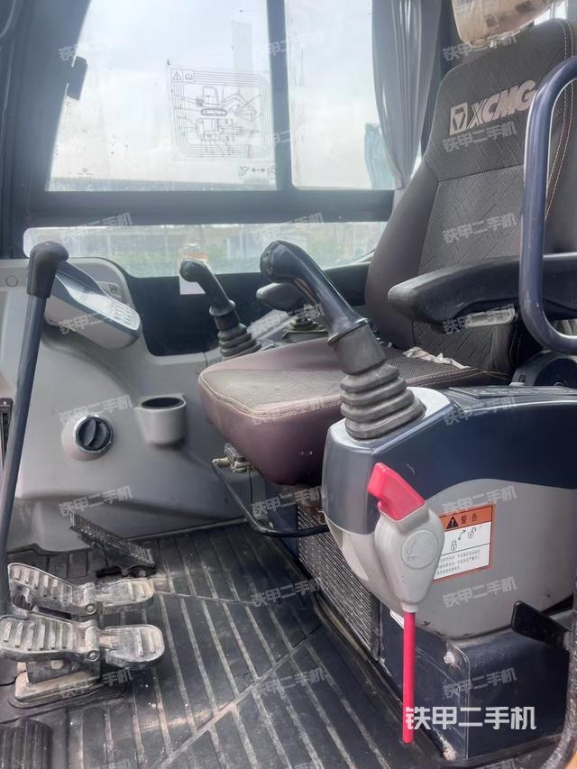 駕駛室整體(整機外觀) 駕駛室整體(整機外觀)