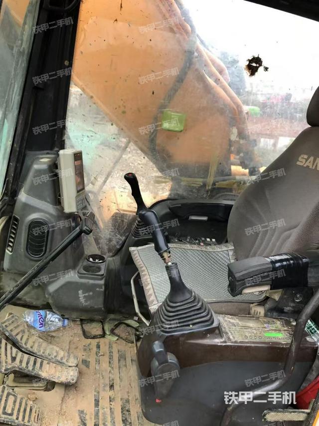 駕駛室整體（整機(jī)外觀）