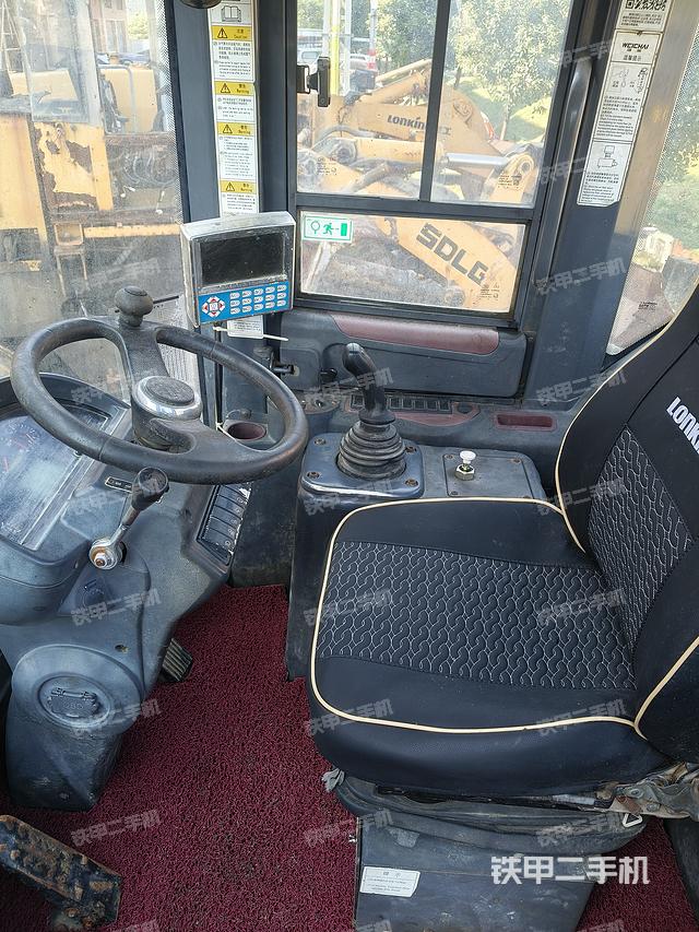 駕駛室操作臺(tái)（整機(jī)外觀及大件）