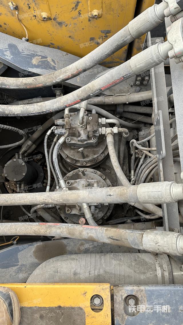 回转马达和主控阀（整机外观）