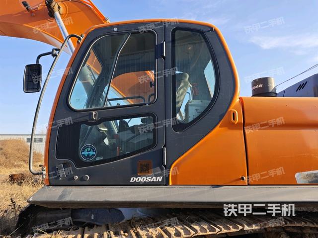 駕駛室整體（整機外觀）