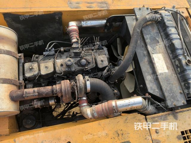 發(fā)動(dòng)機(jī)室（上車(chē)部件）