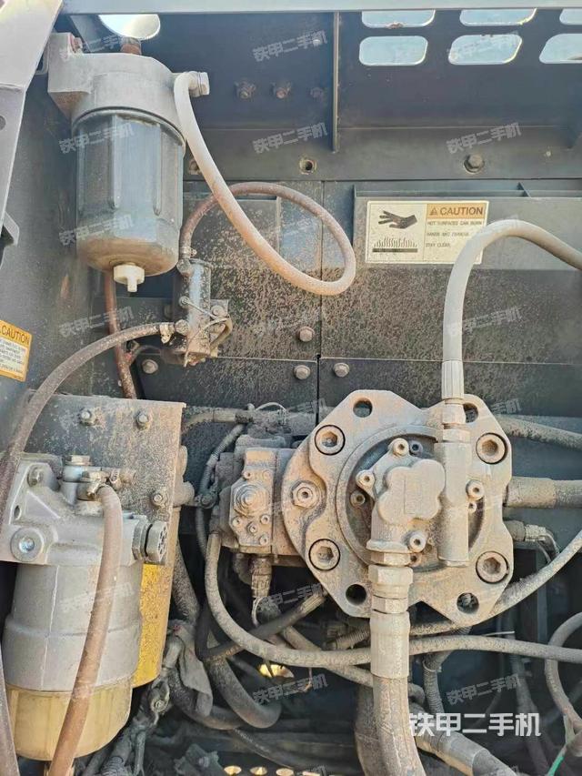 液壓泵艙室正面整體（整機(jī)外觀）