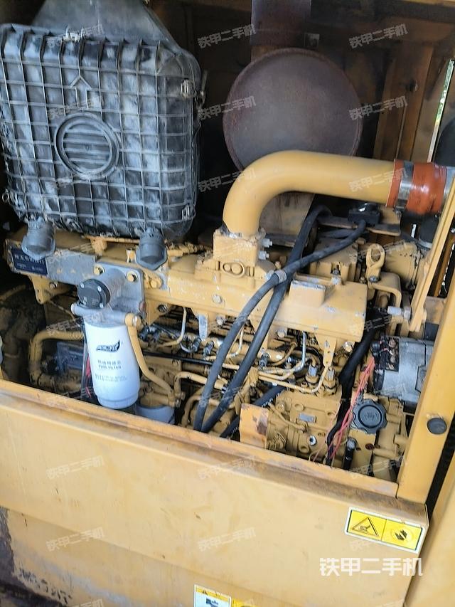 發(fā)動(dòng)機(jī)右側(cè)（整機(jī)外觀及大件）