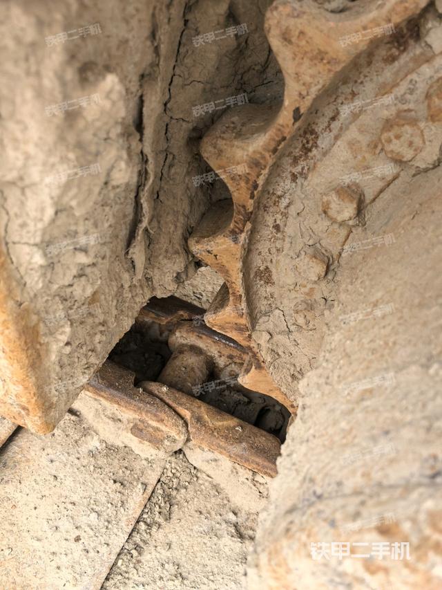 右驅(qū)動輪（行走機(jī)構(gòu)）