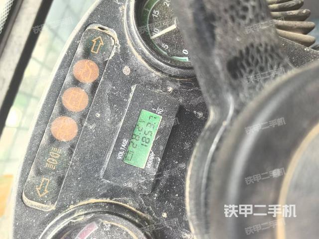 驾驶室顶部（整机外观）