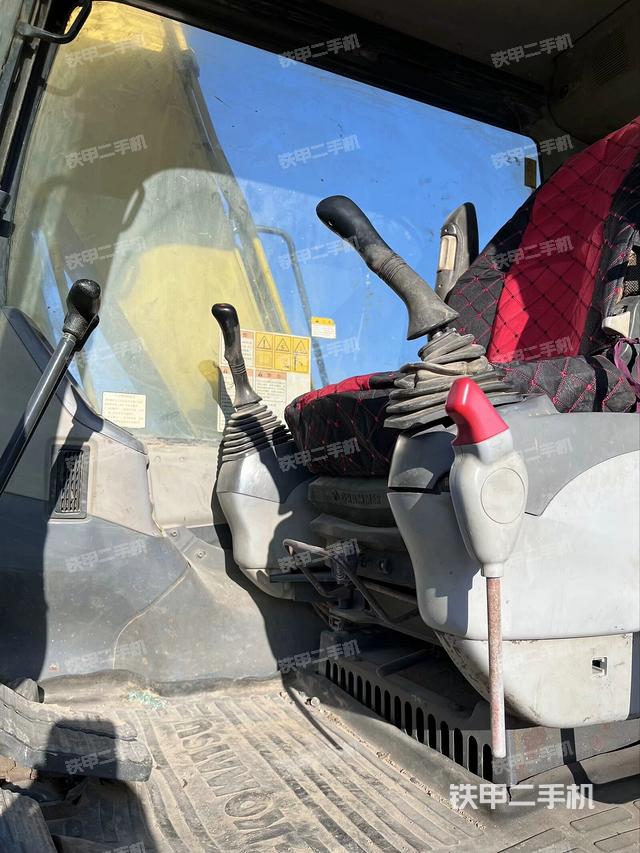 駕駛室整體(整機外觀) 駕駛室整體(整機外觀)