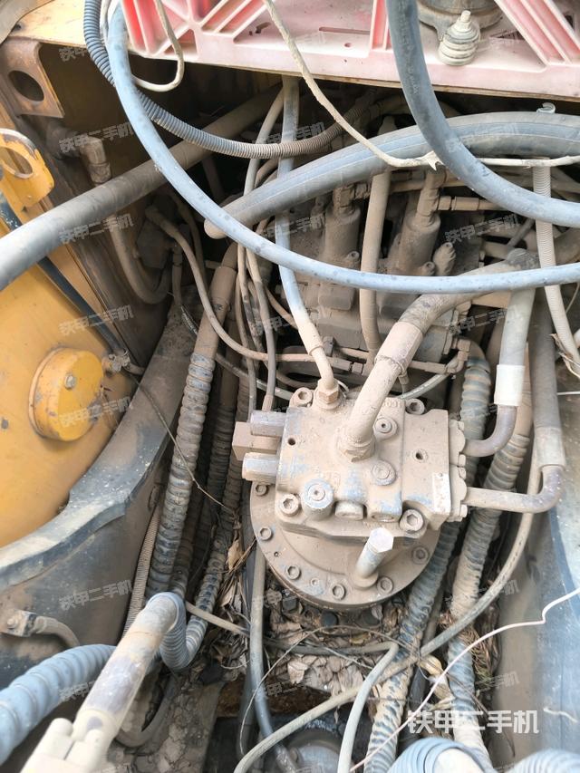 回轉(zhuǎn)馬達(dá)和主控閥（整機(jī)外觀）