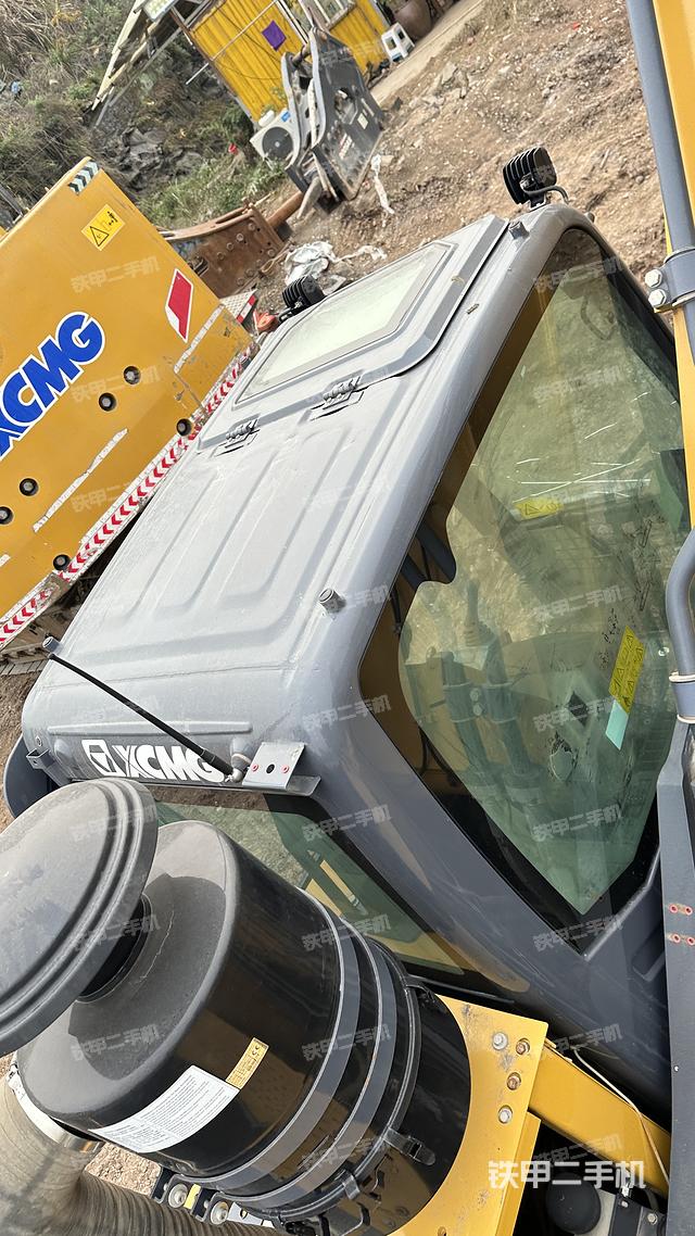 驾驶室顶部（整机外观）