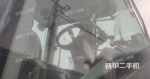 駕駛室工作臺(tái)(整機(jī)外觀及大件) 駕駛室工作臺(tái)(整機(jī)外觀及大件)