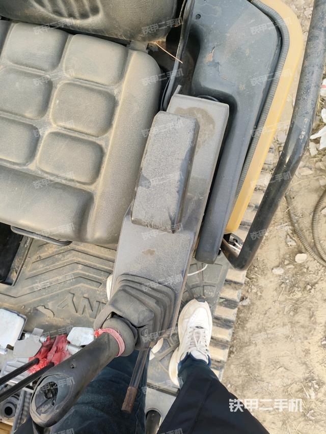 座椅右側控制臺/鑰匙門/油門/含右手柄（駕駛室部分）