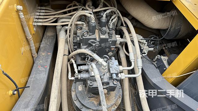 回转马达和主控阀（整机外观）