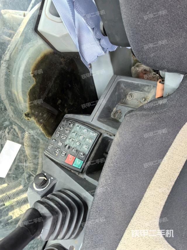 座椅右側(cè)控制臺/鑰匙門/油門/含右手柄（駕駛室部分）