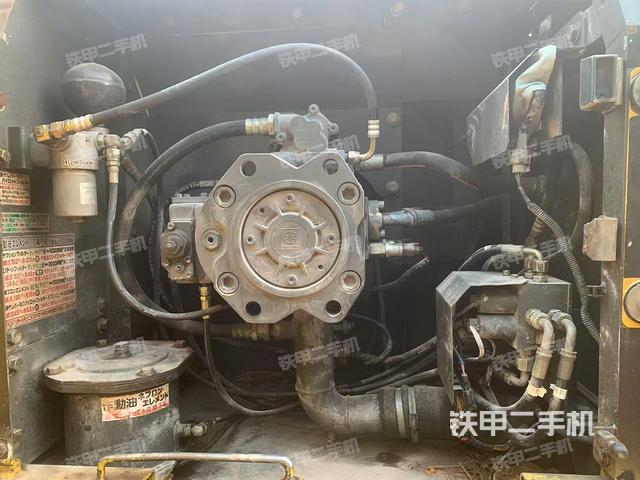 液壓泵艙室正面整體（整機(jī)外觀）