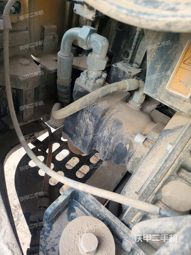 液壓泵艙室正面整體(整機(jī)外觀) 液壓泵艙室正面整體(整機(jī)外觀)