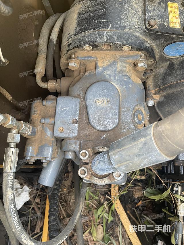 液壓泵艙室正面整體（整機(jī)外觀）