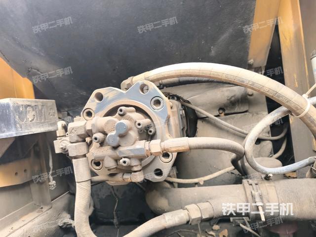 液壓泵艙室正面整體（整機(jī)外觀）