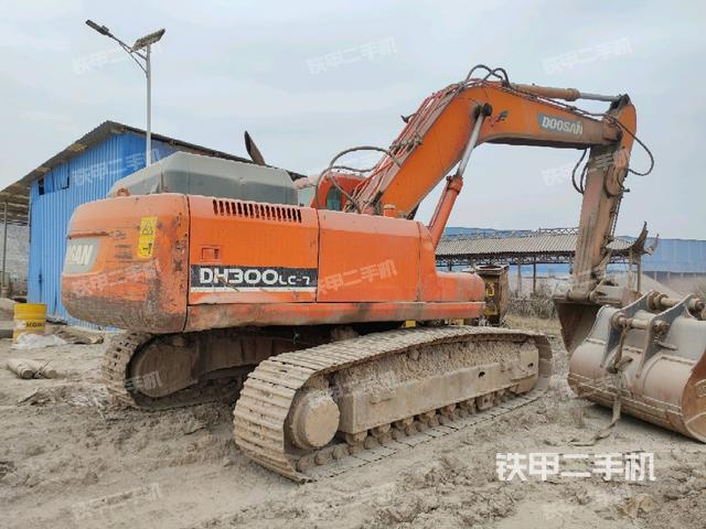 右后45(整机外观) 右后45(整机外观)