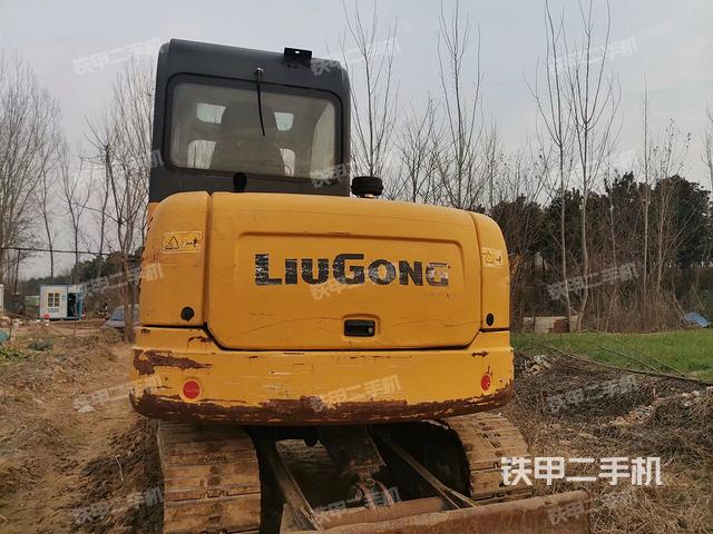 駕駛室頂部(整機外觀) 駕駛室頂部(整機外觀)