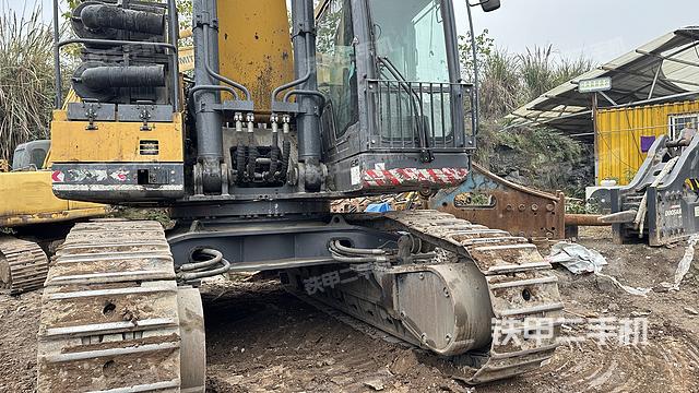 驾驶室整体（整机外观）