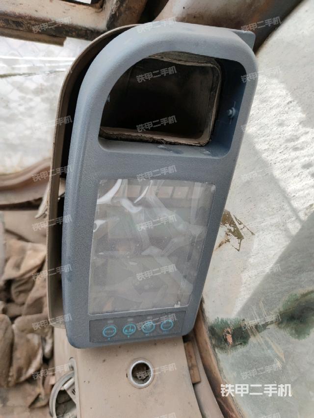 显示屏 (驾驶室部分) 显示屏 (驾驶室部分)